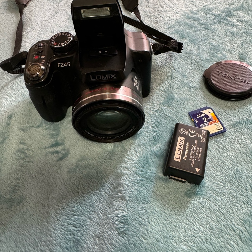 Lumix Panasonic DMC-FZ45 MP 14. OZ 24X